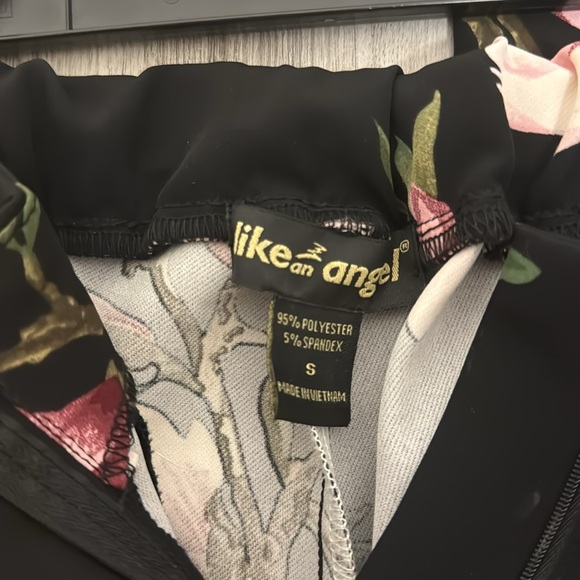Like an angel floral women’s small pants - Picture 6 of 6